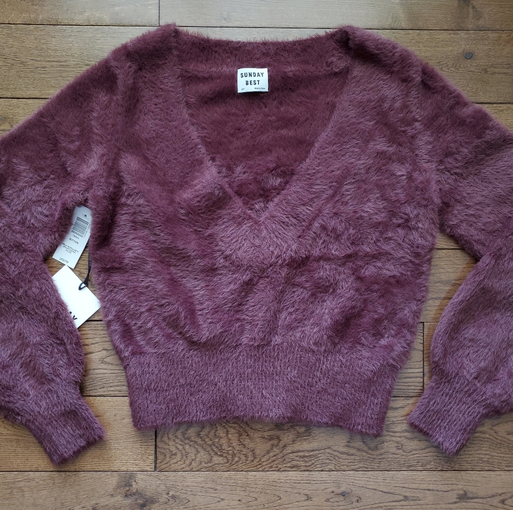 SOLD ✨ Aritzia | Kitten V-Neck Sweater
